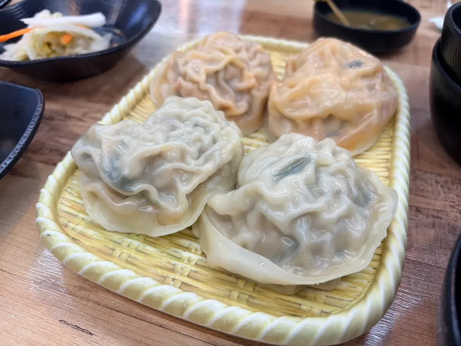 Free steamed meat and kimchi dumplings served as an appetizer