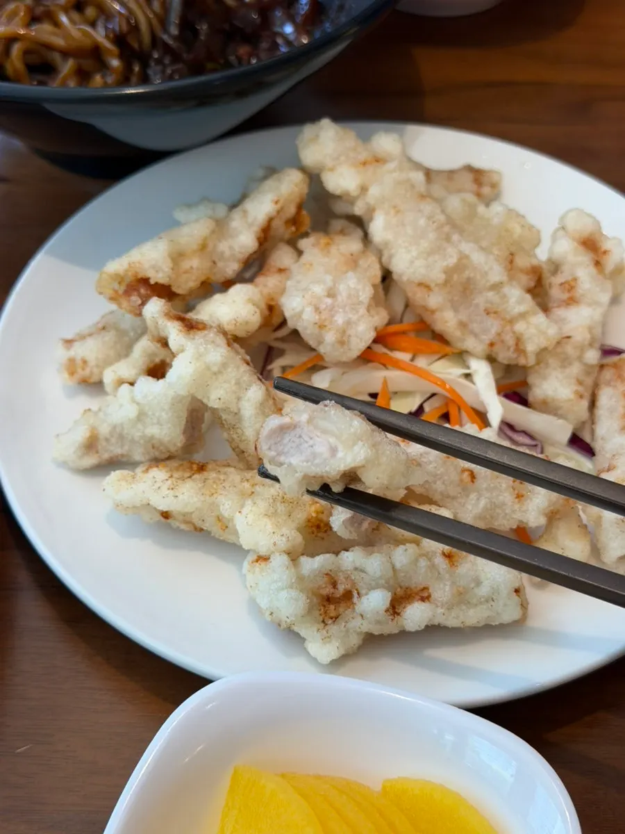 Mini tangsuyuk served with sauce