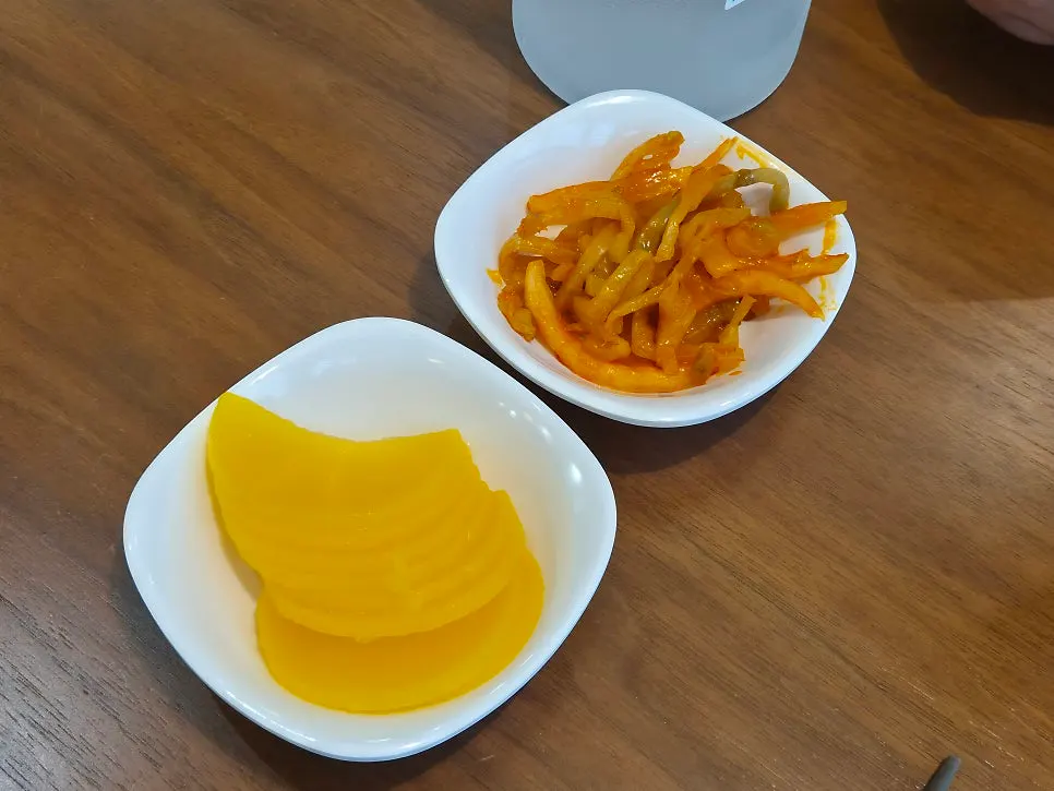 Danmuji and jjachai on the table