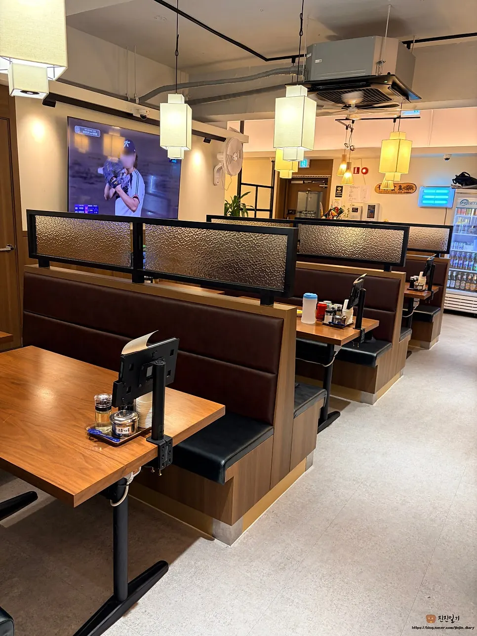 Jjajangmyeon and fried rice table setting at Yugwanjang Banjeom Omokgyo Station Branch