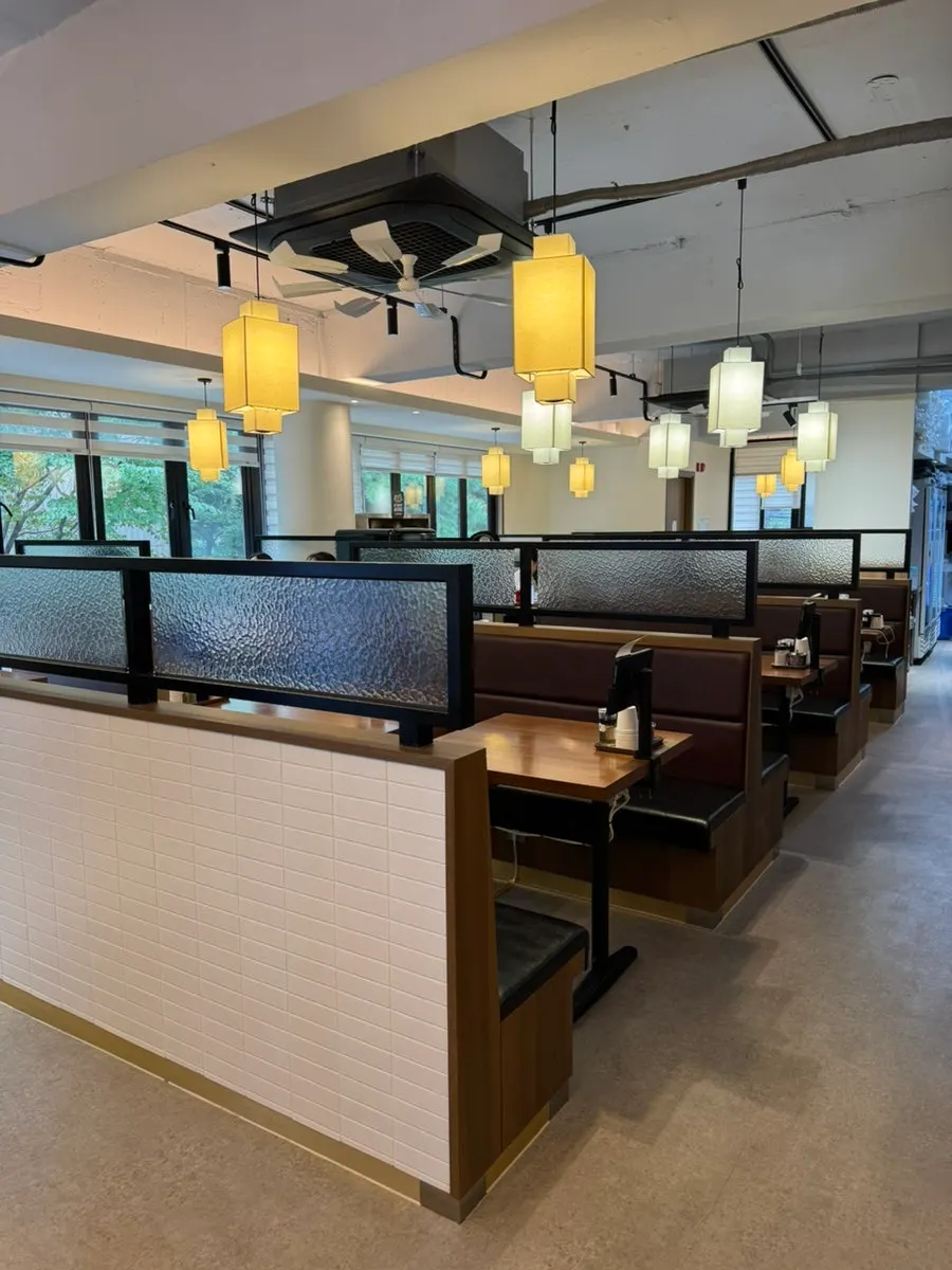 Spacious dining hall interior of Yugwanjang Banjeom Omokgyo Station Branch