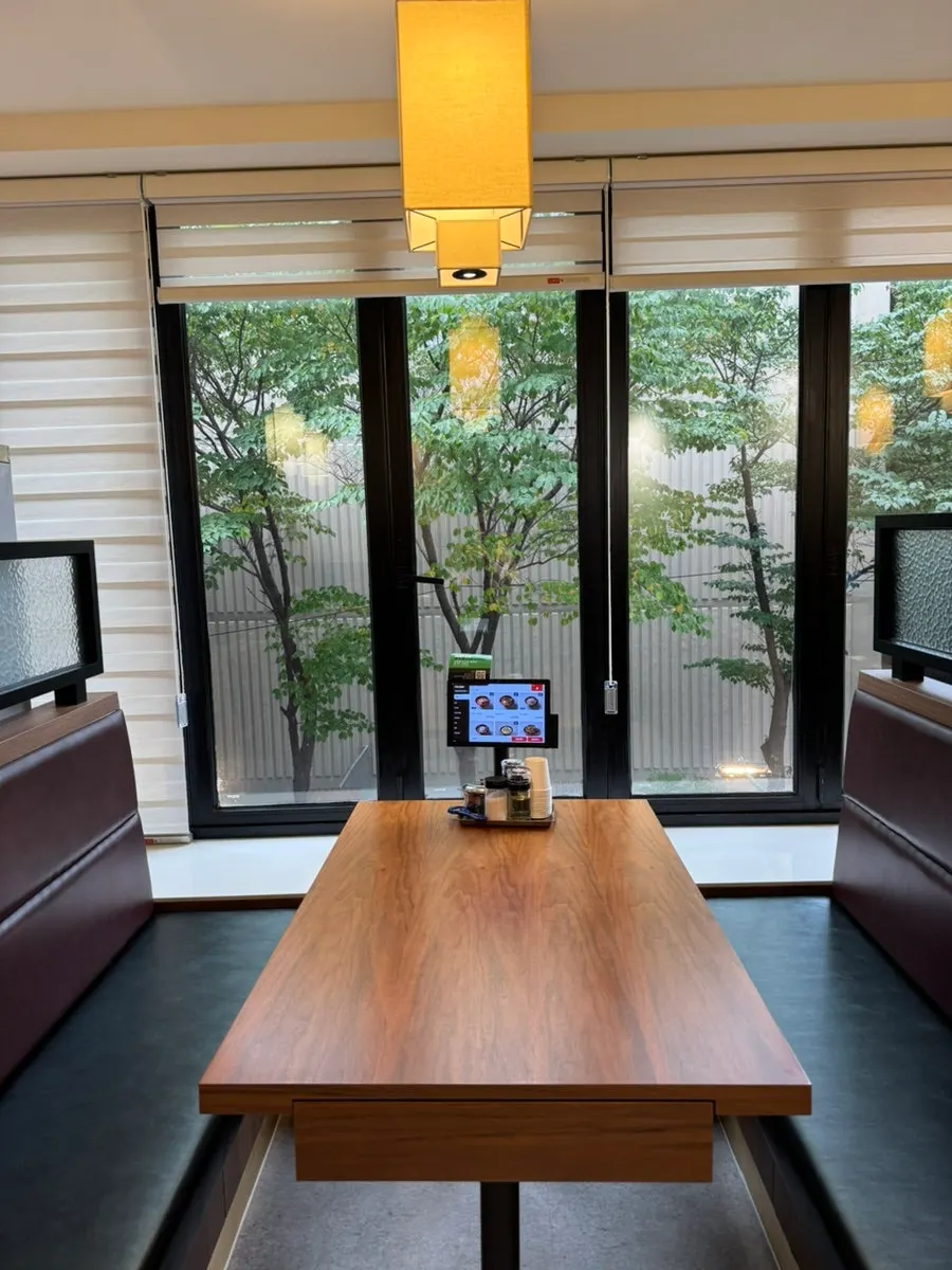 Tables separated by tall-backed chairs