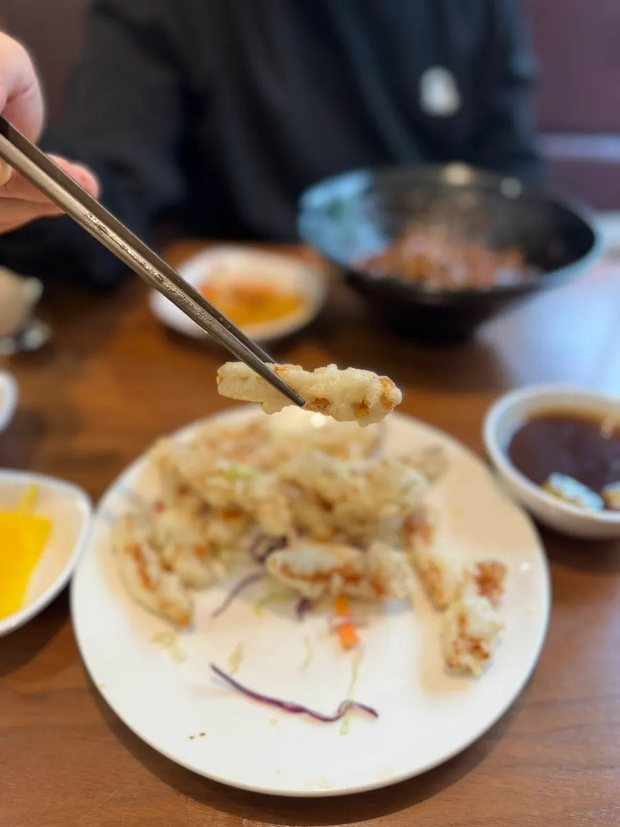 Thin, crispy mini tangsuyuk with dipping sauce