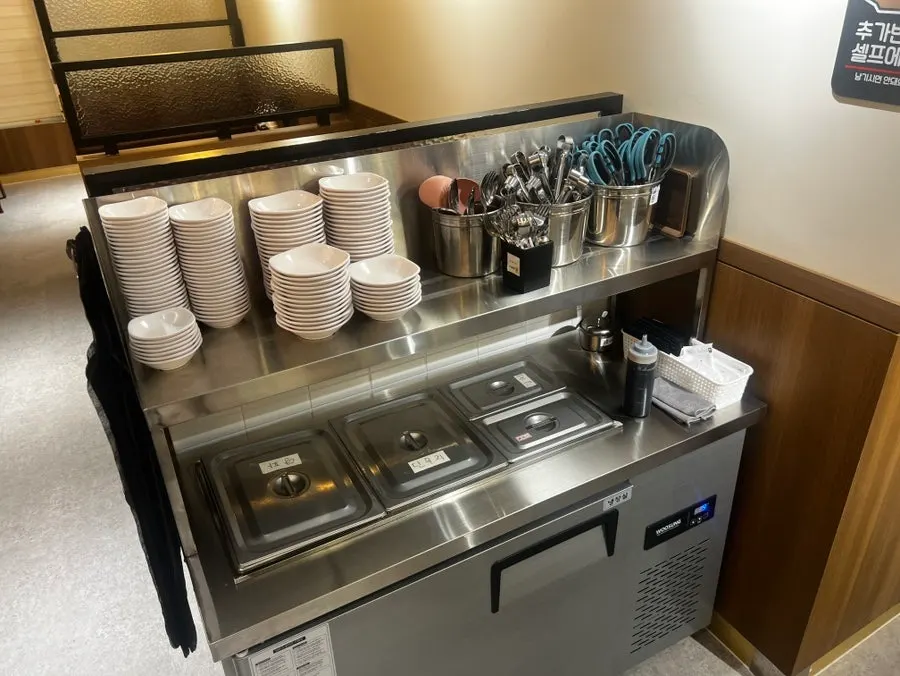 Self-serve bar at Yugwanjang Banjeom Omokgyo Station Branch