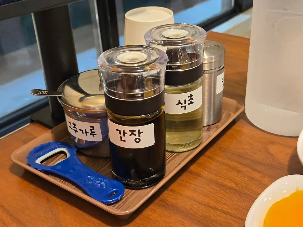 Dipping sauce made from soy sauce and vinegar
