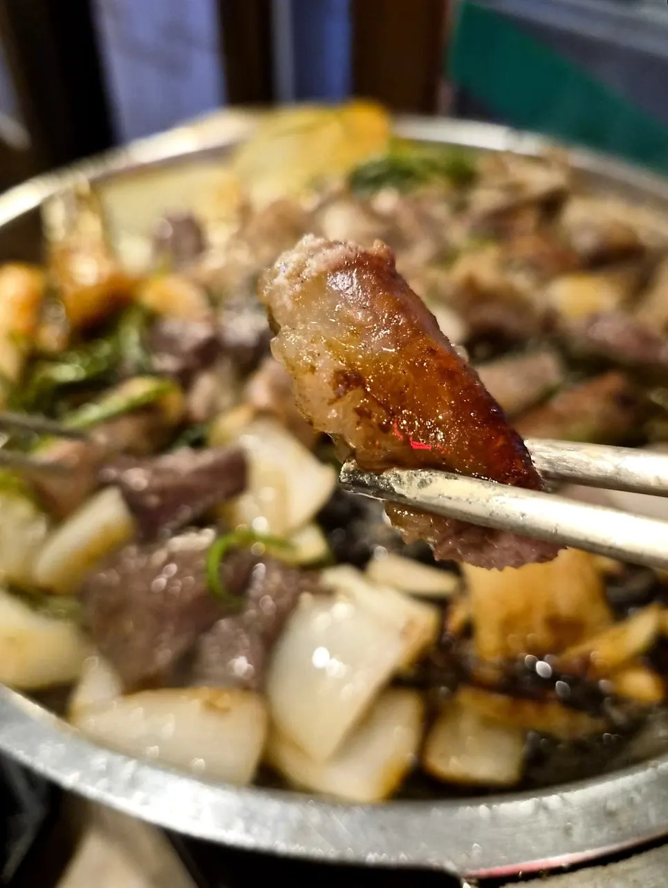 초벌 곱창 굽는 모습