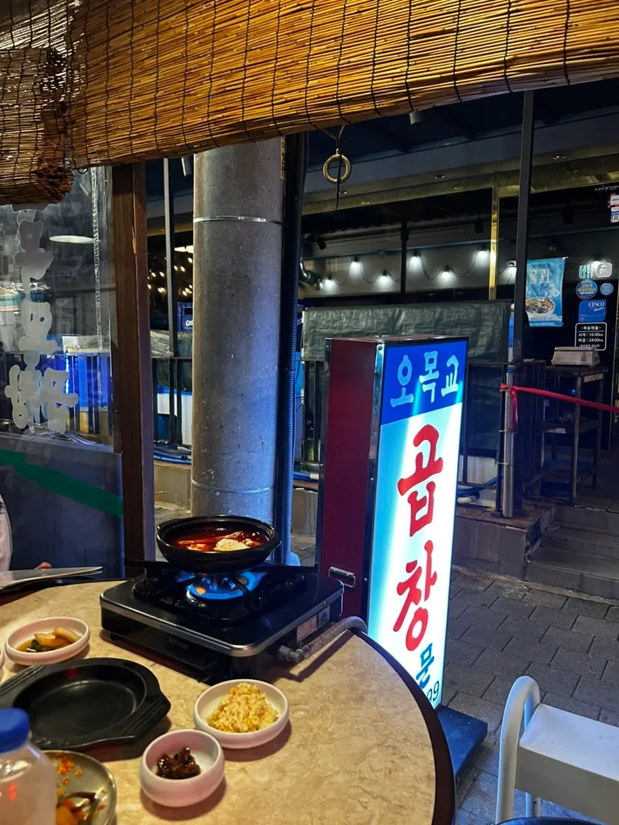 1시간 이상 대기 시 와인 제공 안내 문구