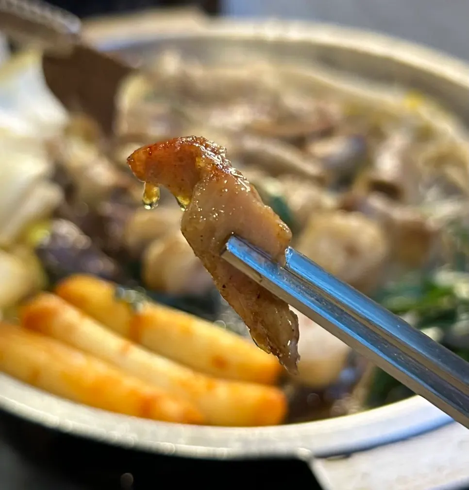 노릇하게 구워진 수제 마늘 곱창