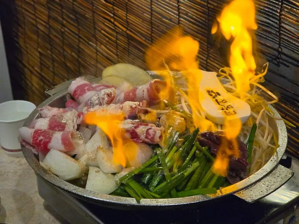 노릇하게 익어가는 곱창구이