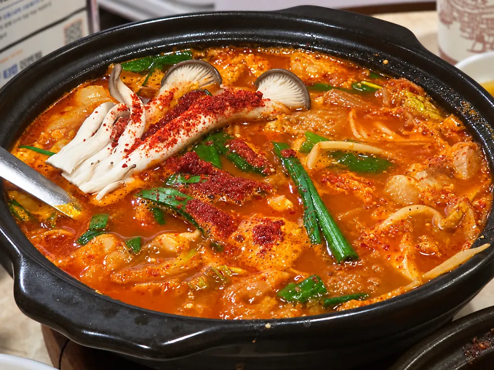 뚝배기에 끓여 나온 곱창전골