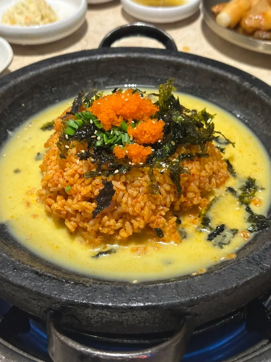 계란을 두른 곱창집 볶음밥