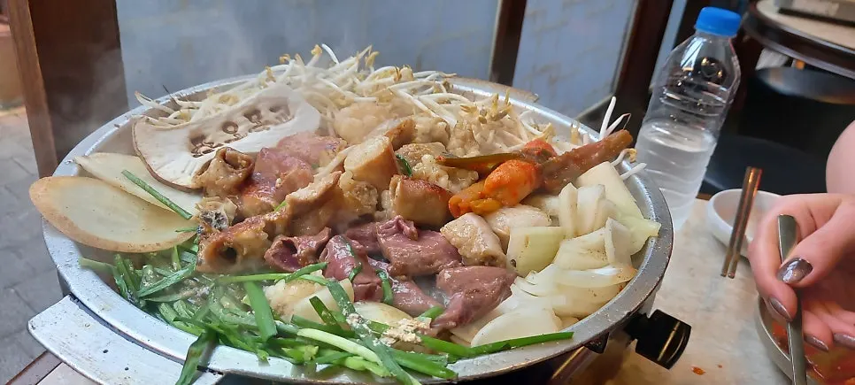 Griddle with both garlic gopchang and mixed gopchang together