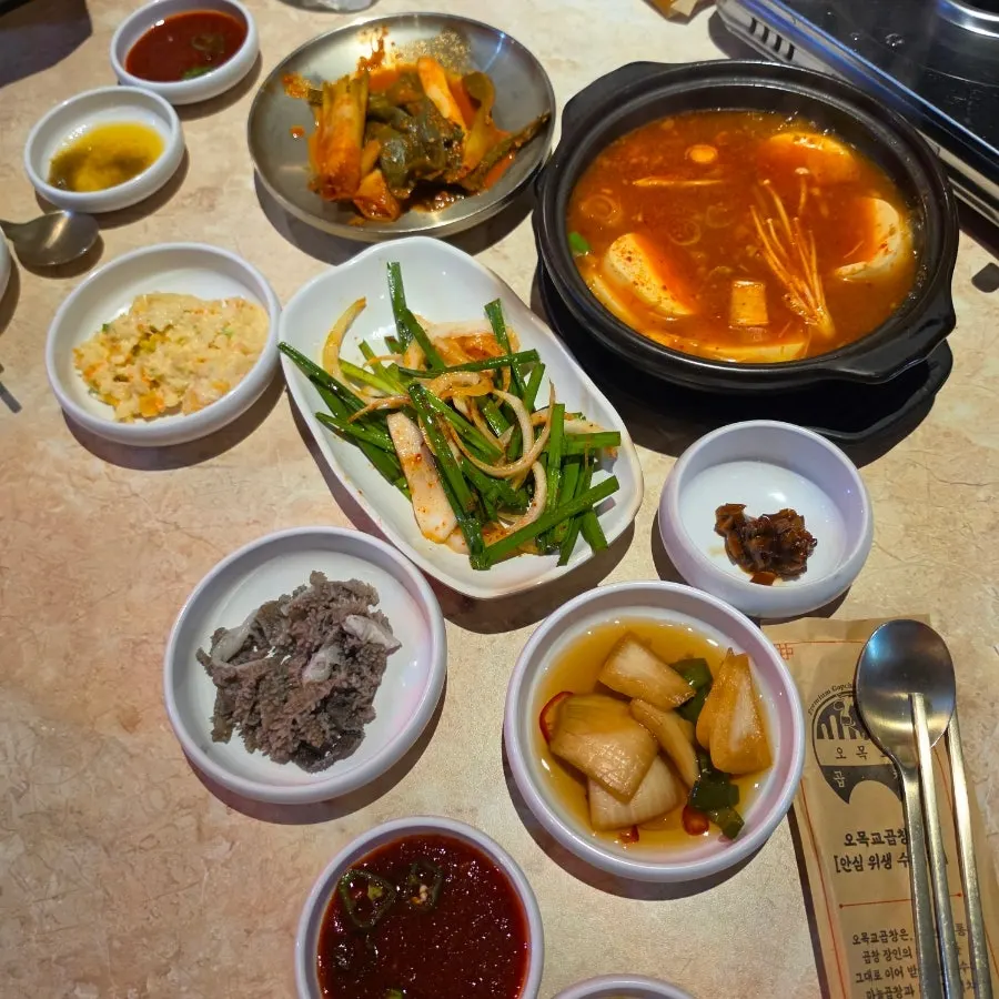 곱창집 기본 반찬 구성