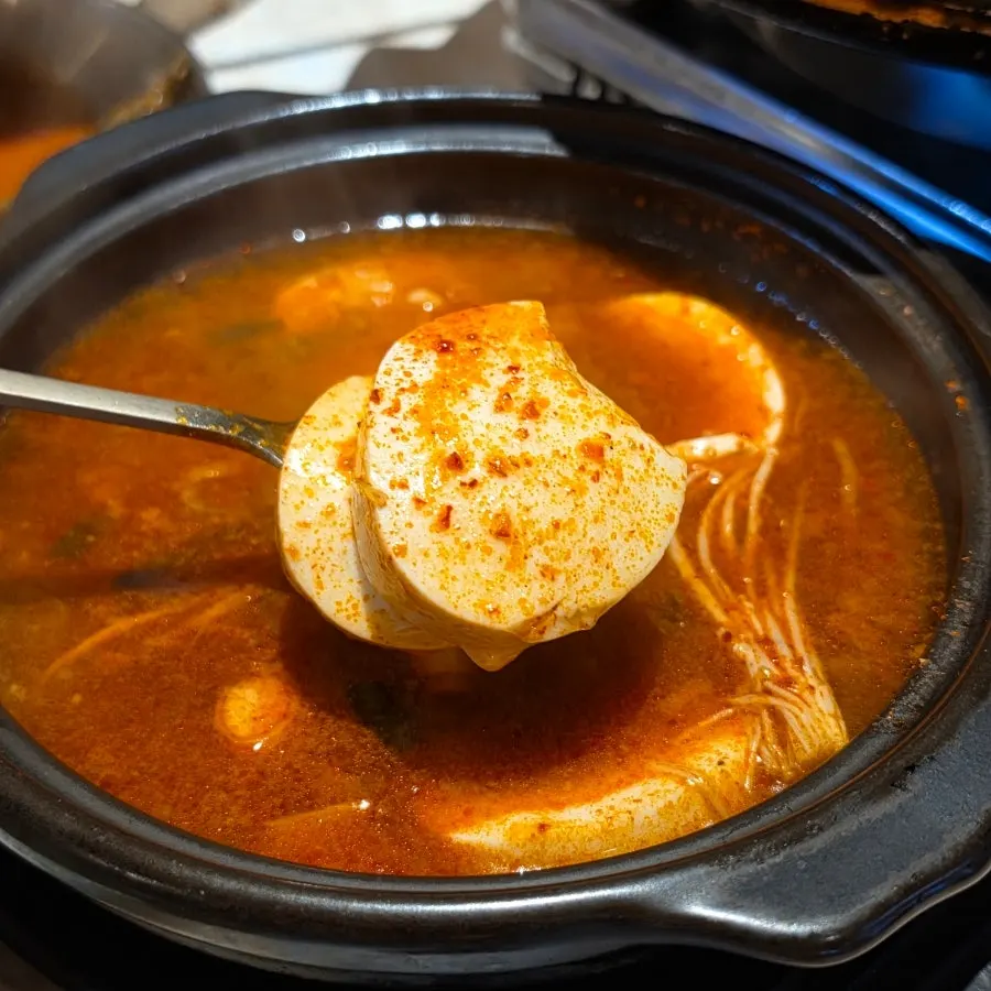 순두부찌개와 기본 반찬