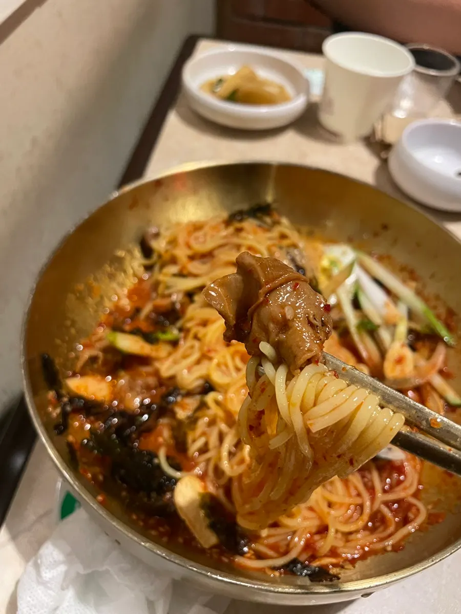 골뱅이가 듬뿍 들어간 주문진 골빔면