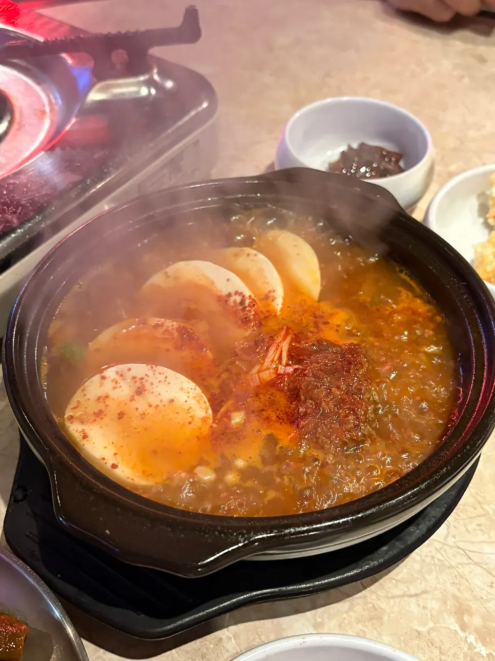 기본 서비스로 나온 얼큰한 순두부찌개