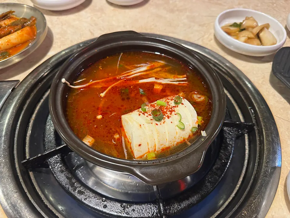 Basic table setting at the gopchang restaurant