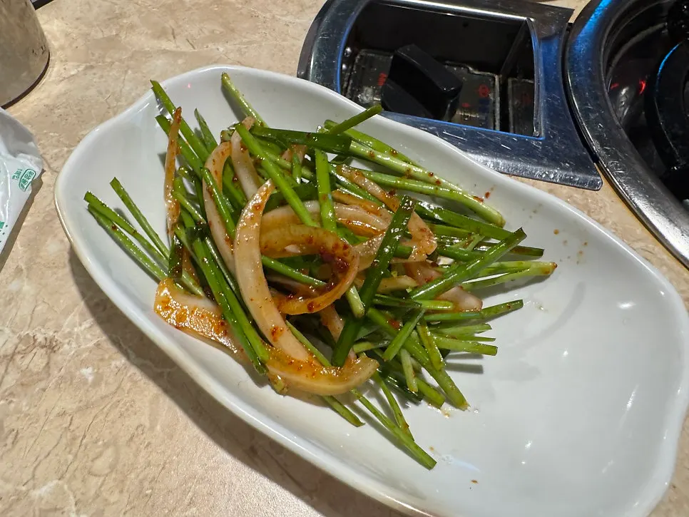 Side dishes served alongside the sundubu-jjigae