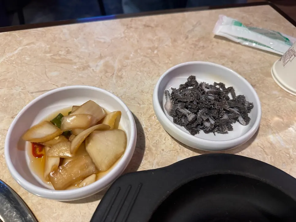 Basic side dishes including green onion kimchi and chive kimchi