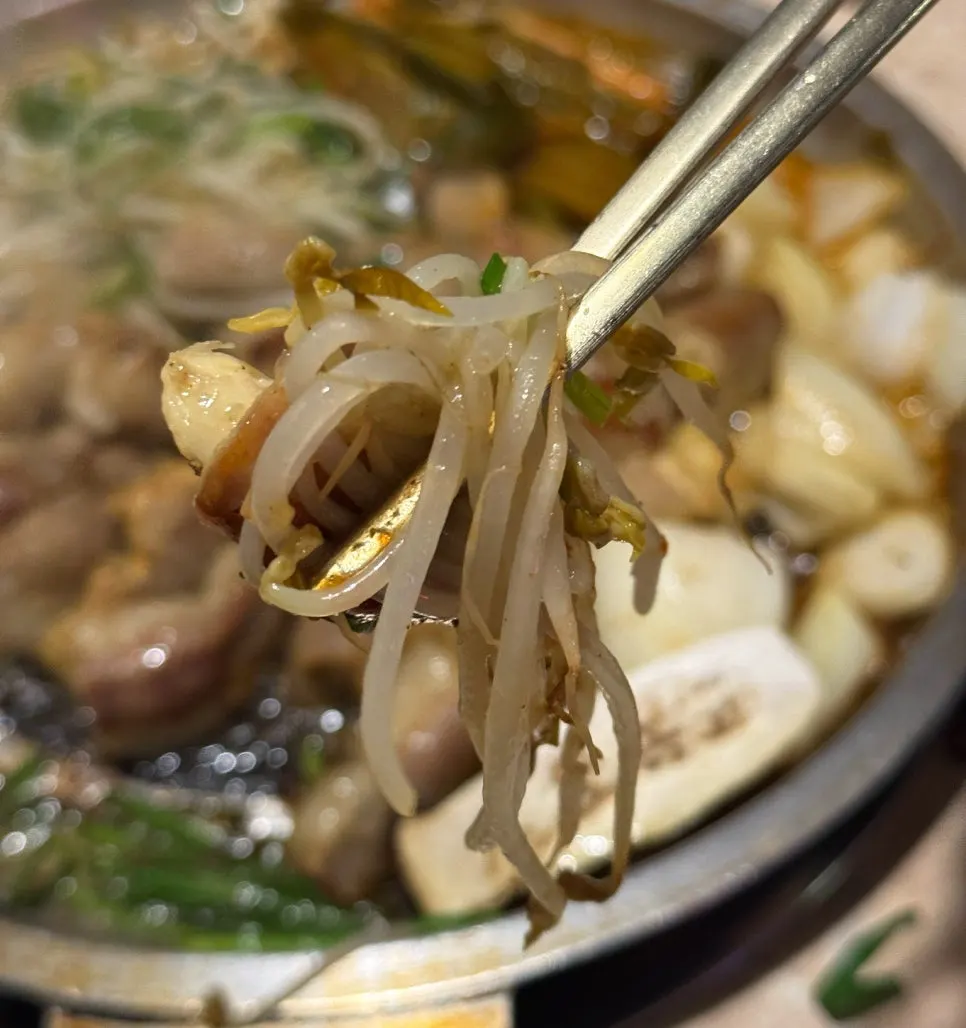 Bean sprouts and garlic gopchang on the griddle