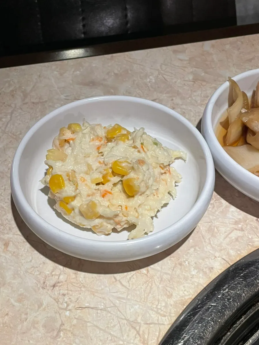 리필 가능한 콘샐러드