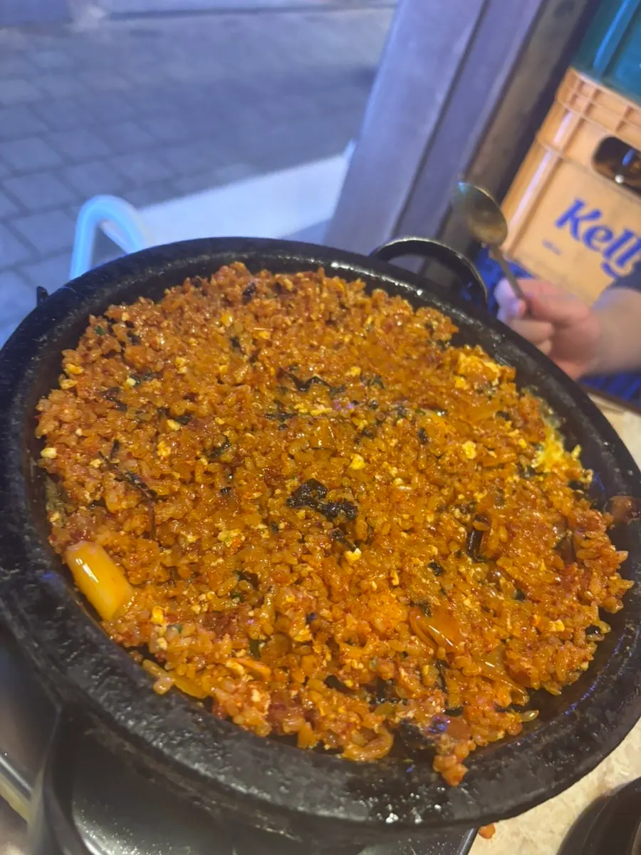 계란을 올린 볶음밥