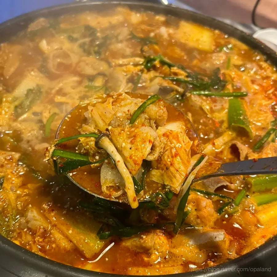 국물 색이 진해진 곱창전골