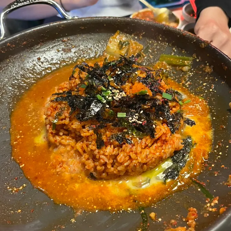 전골 국물에 넣은 우동면