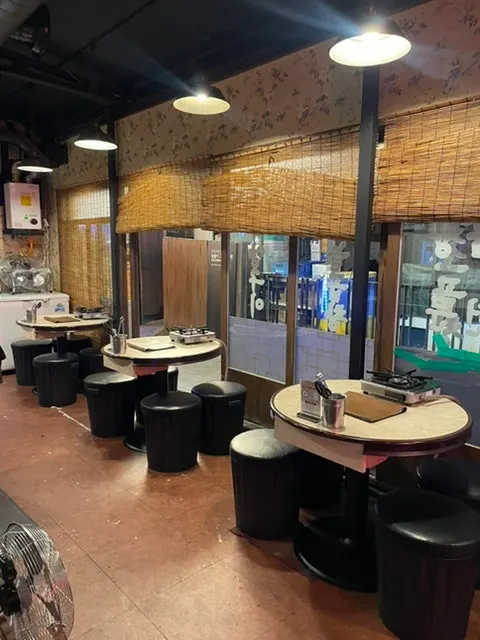Full view of the Omokgyo Gopchang dining hall with a classic gopchang-restaurant feel