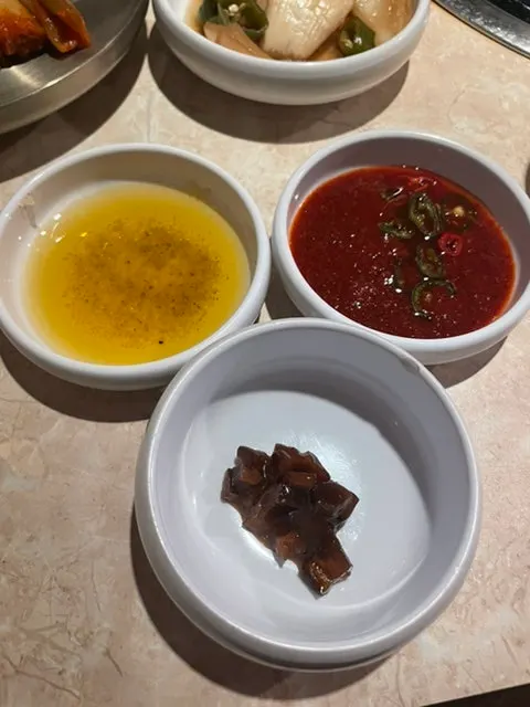 Scallion kimchi, chive salad, pickled onion and other side dishes