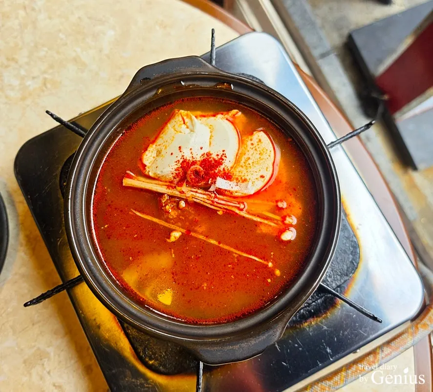 곱창과 곁들이는 기본 반찬 상차림