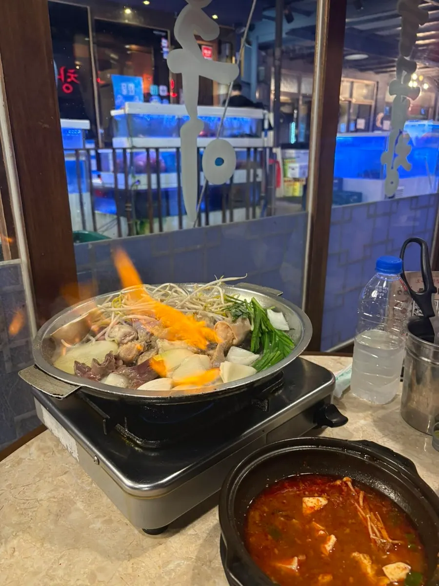 Gopchang grilled together with chive salad