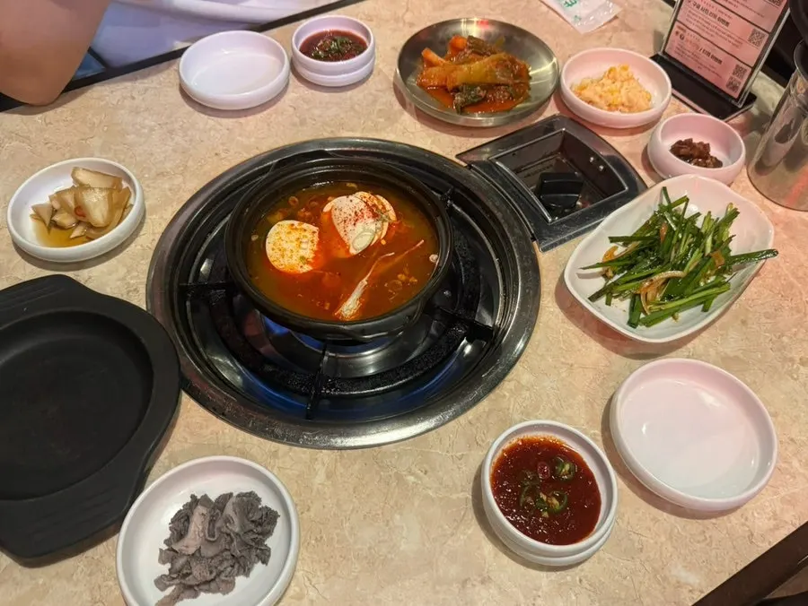기본으로 나온 얼큰 순두부찌개