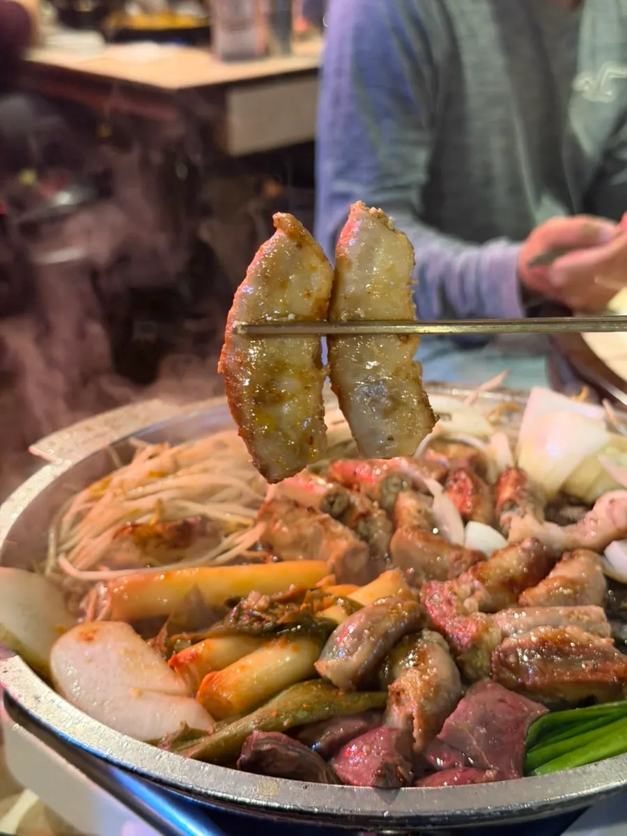 Scallion kimchi grilling golden on the pan
