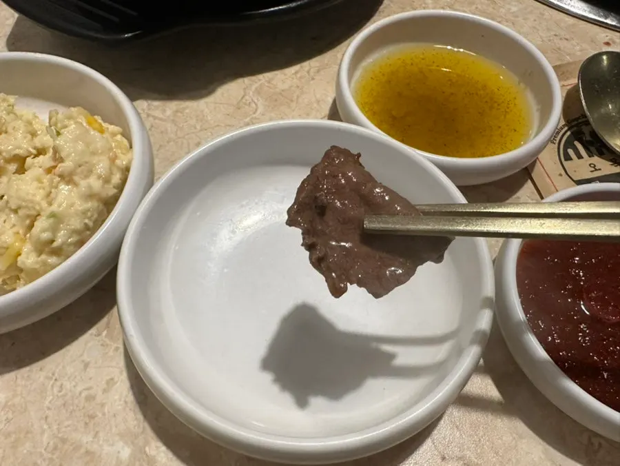 알맞게 구워진 모듬곱창 불판