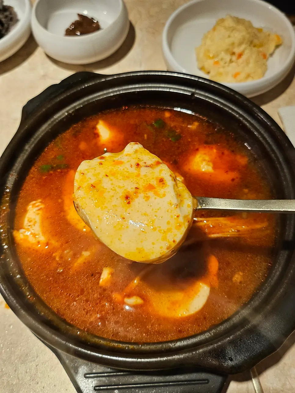 구워지는 모듬곱창 부위들