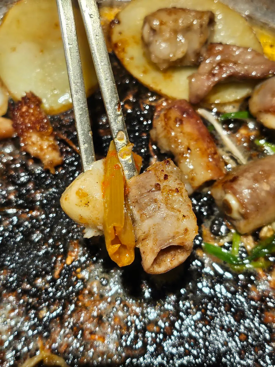 다 익은 곱창 한 점