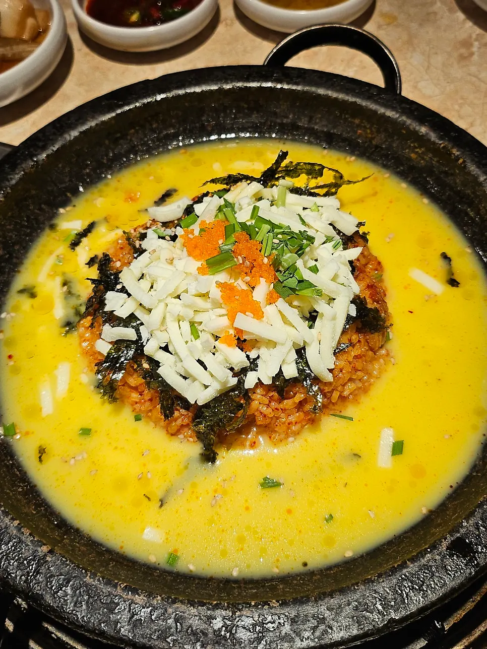 불판에 올린 오목교볶음밥