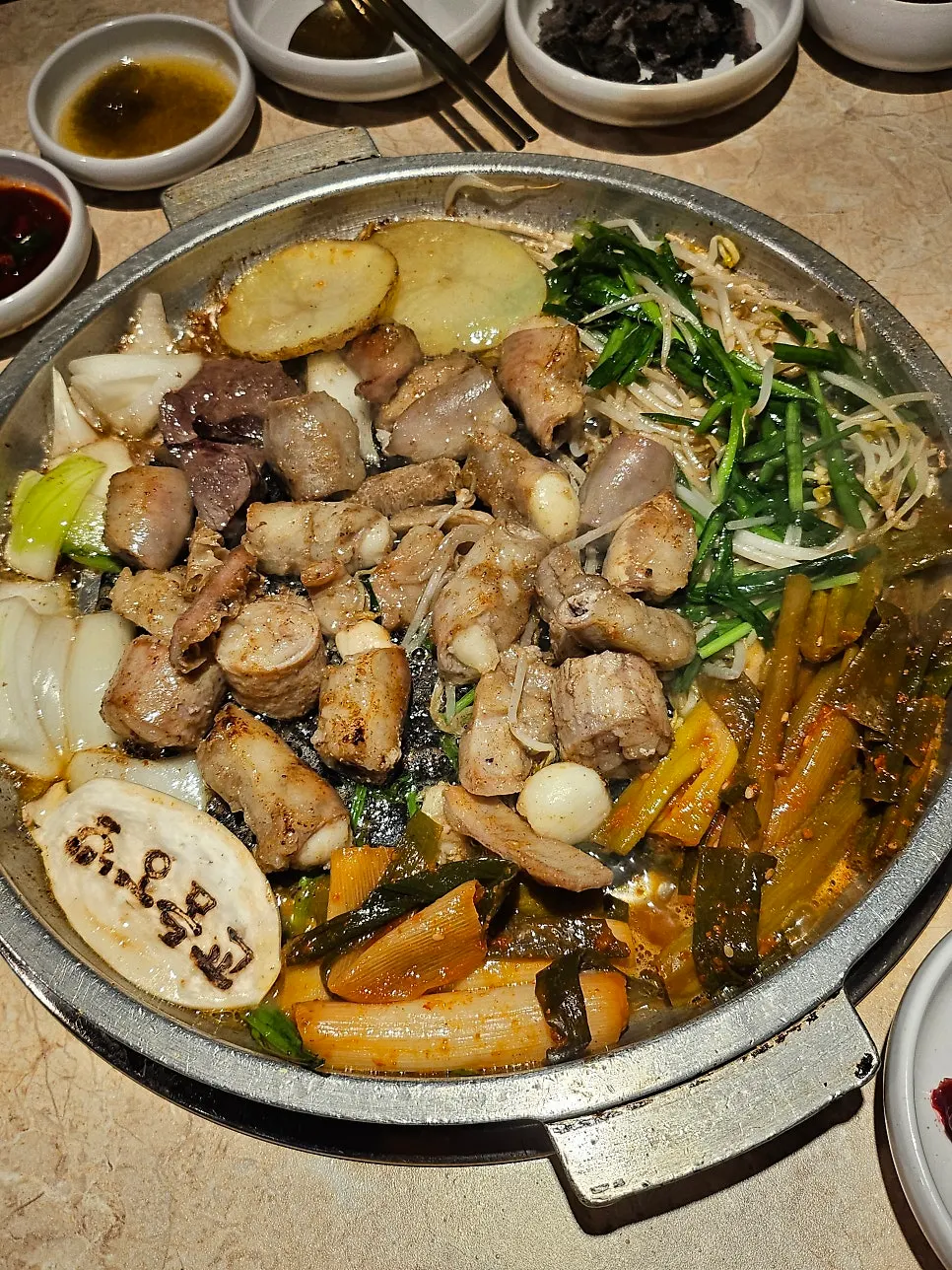 식사를 마친 오목교곱창 목동본점 테이블