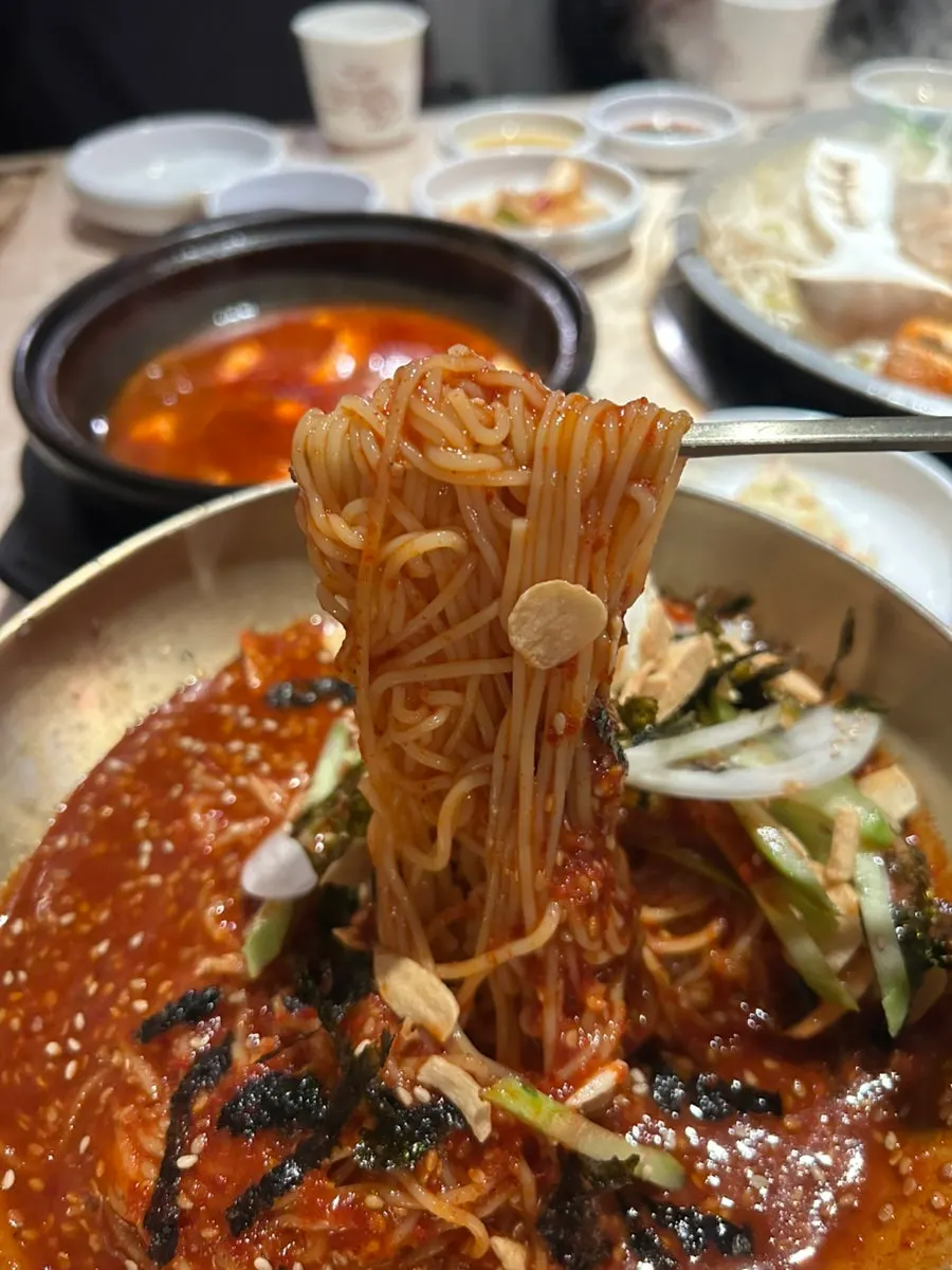 마무리 메뉴로 주문한 비빔국수