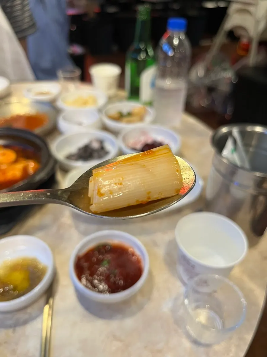 매콤 특제소스에 찍어 먹는 막창