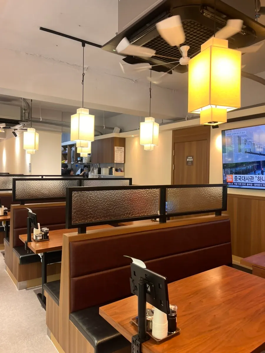 Clean seating at Yugwanjang Banjeom