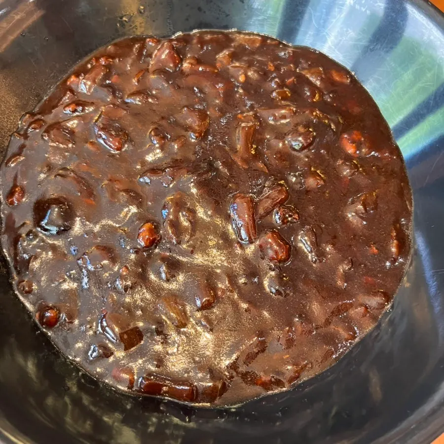 A bowl of rich beef-bone seafood jjampong