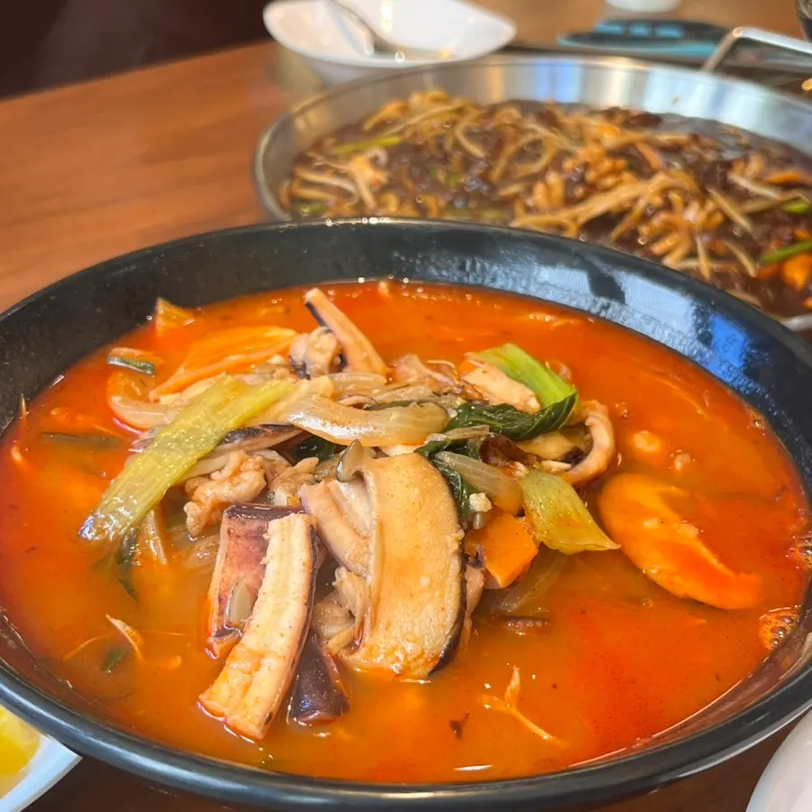 Jjampong broth and noodles