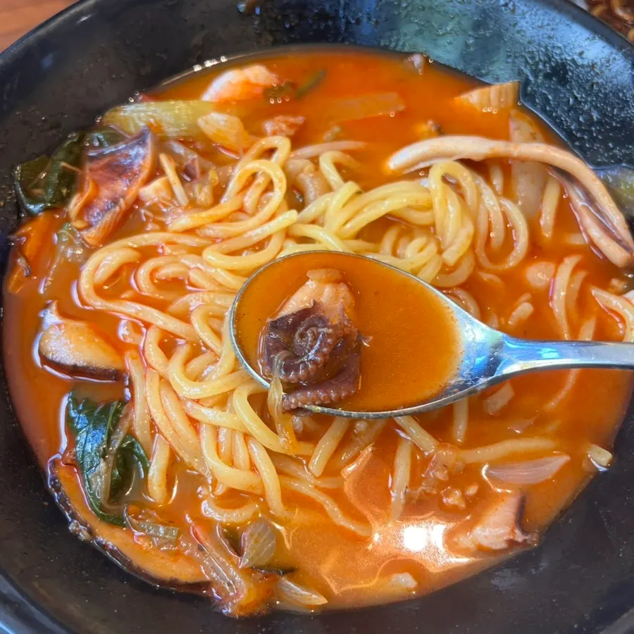 A bowl of regular jajangmyeon