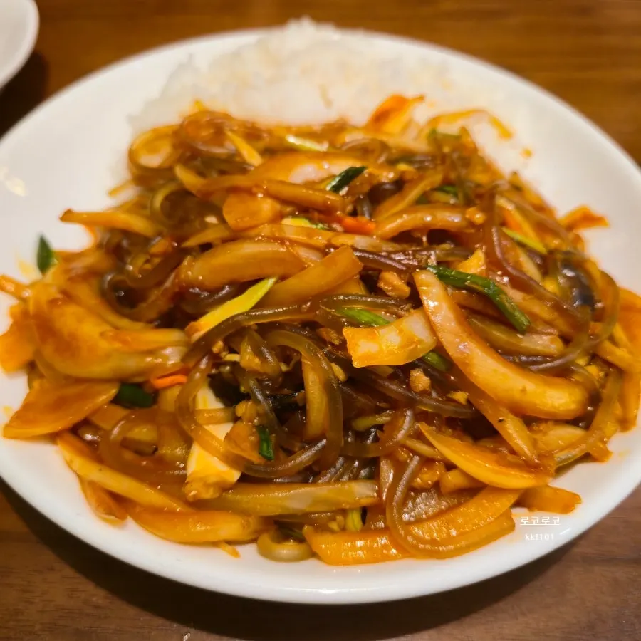 밥과 비벼 먹는 매콤한 잡채