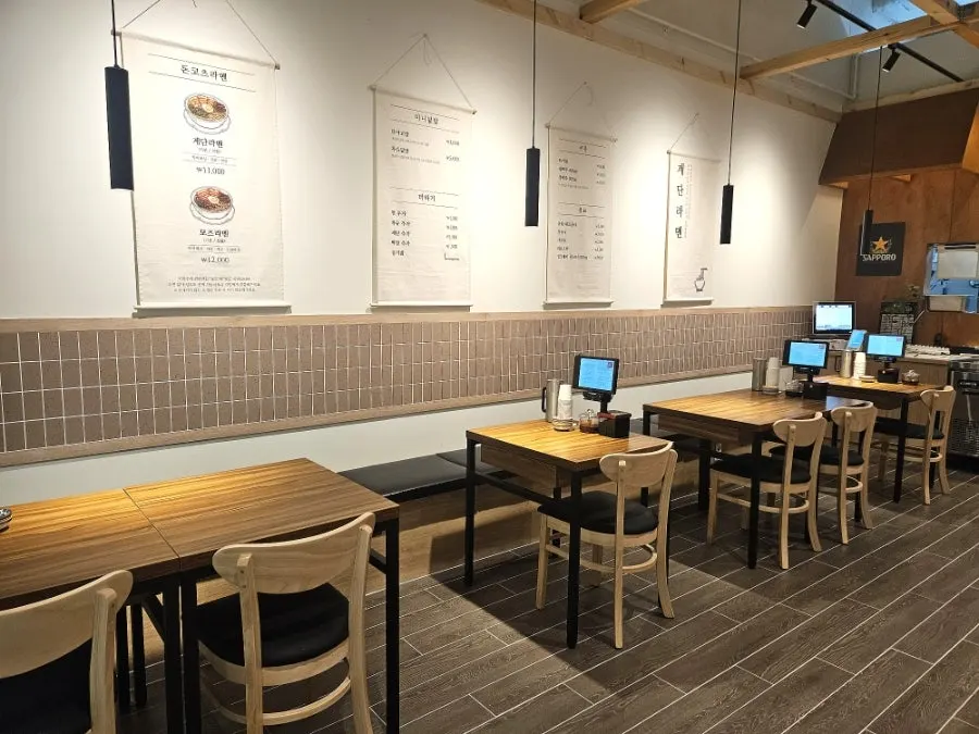 Inside Gyedan Ramen Mokdong Branch