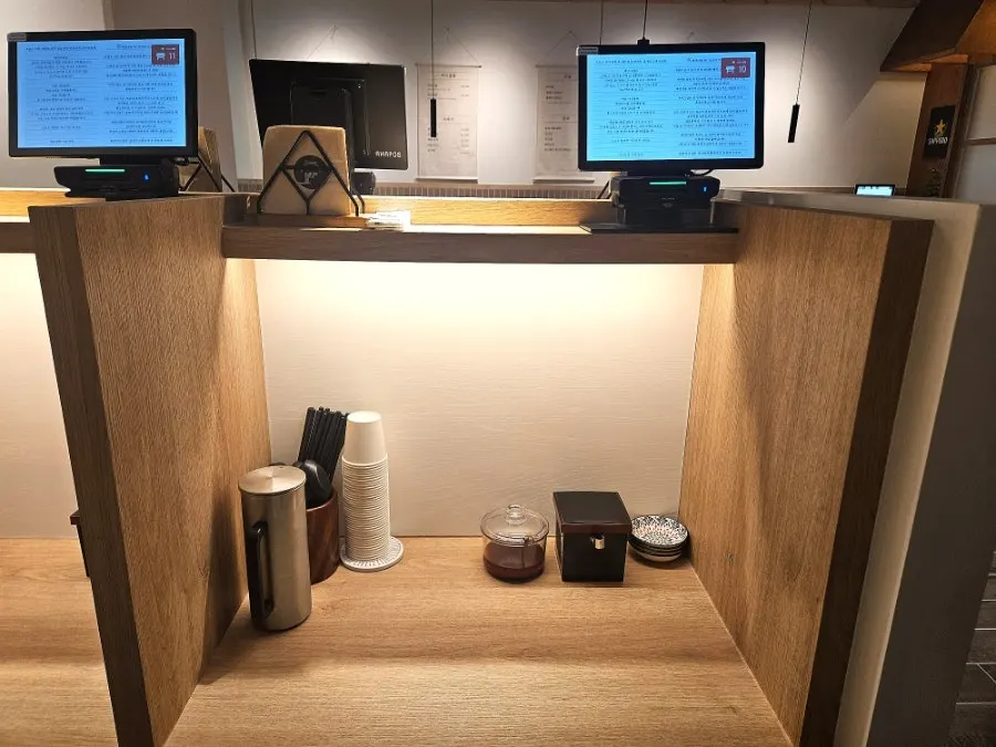 Table seating at Gyedan Ramen Mokdong Branch