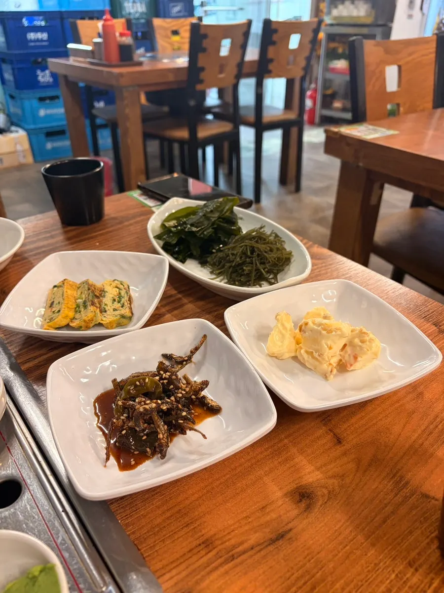 Table spread of banchan at Jumak Haemulchon