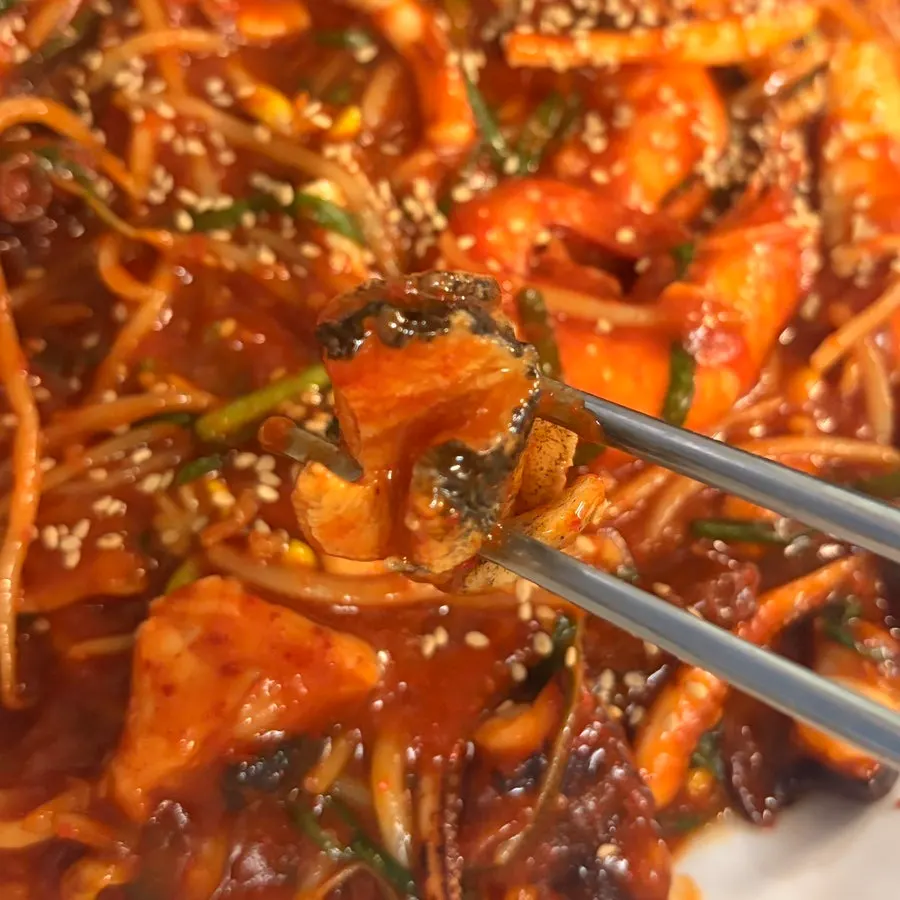 Sauce-coated shrimp and squid